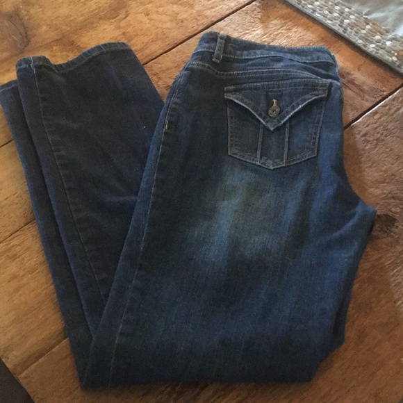 Simply Vera Vera Wang Denim - DONATED Simply Vera Wang dark jeans straight leg